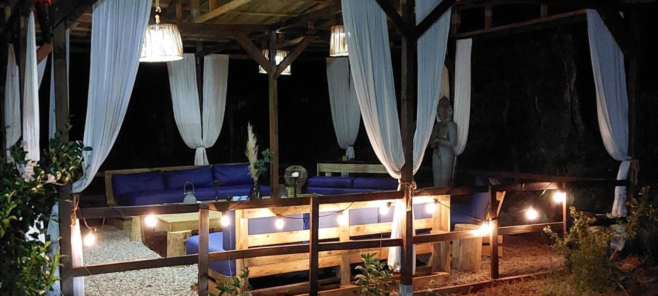 Domaine Authentique De Rose Glamping